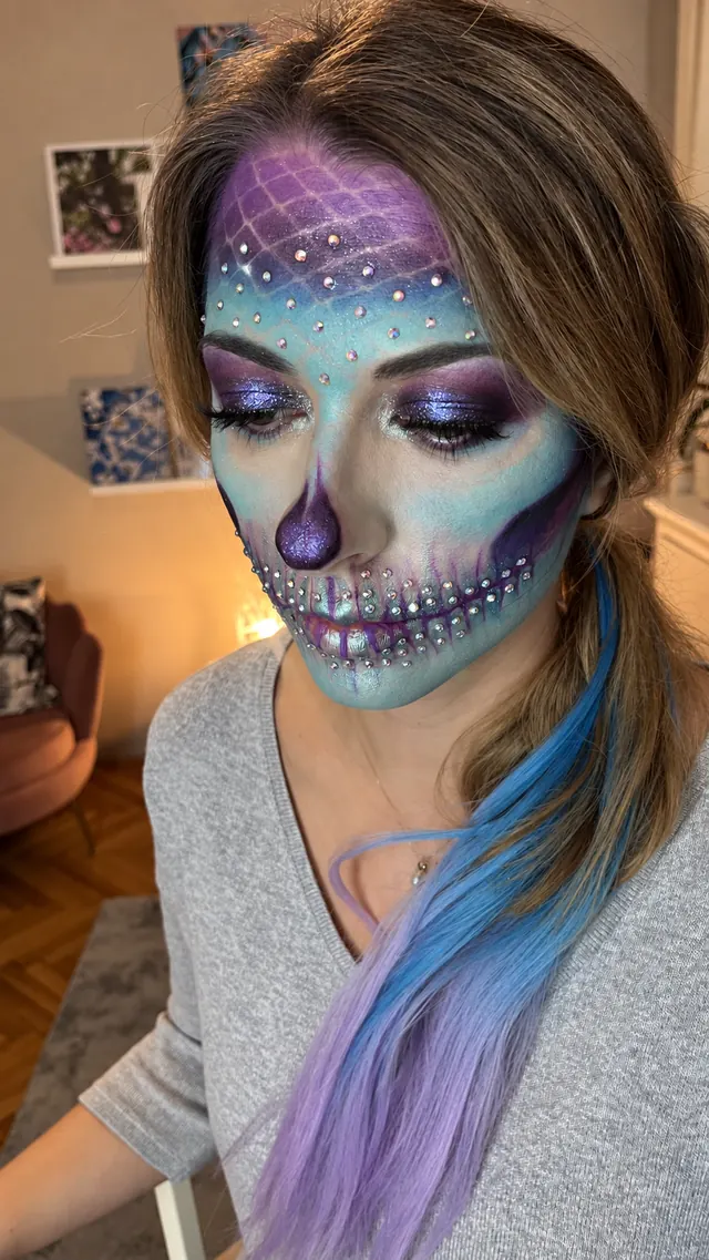 Pasztell hableány csontváz smink strasszokkal